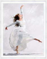 Девушка в белом воздушном платье